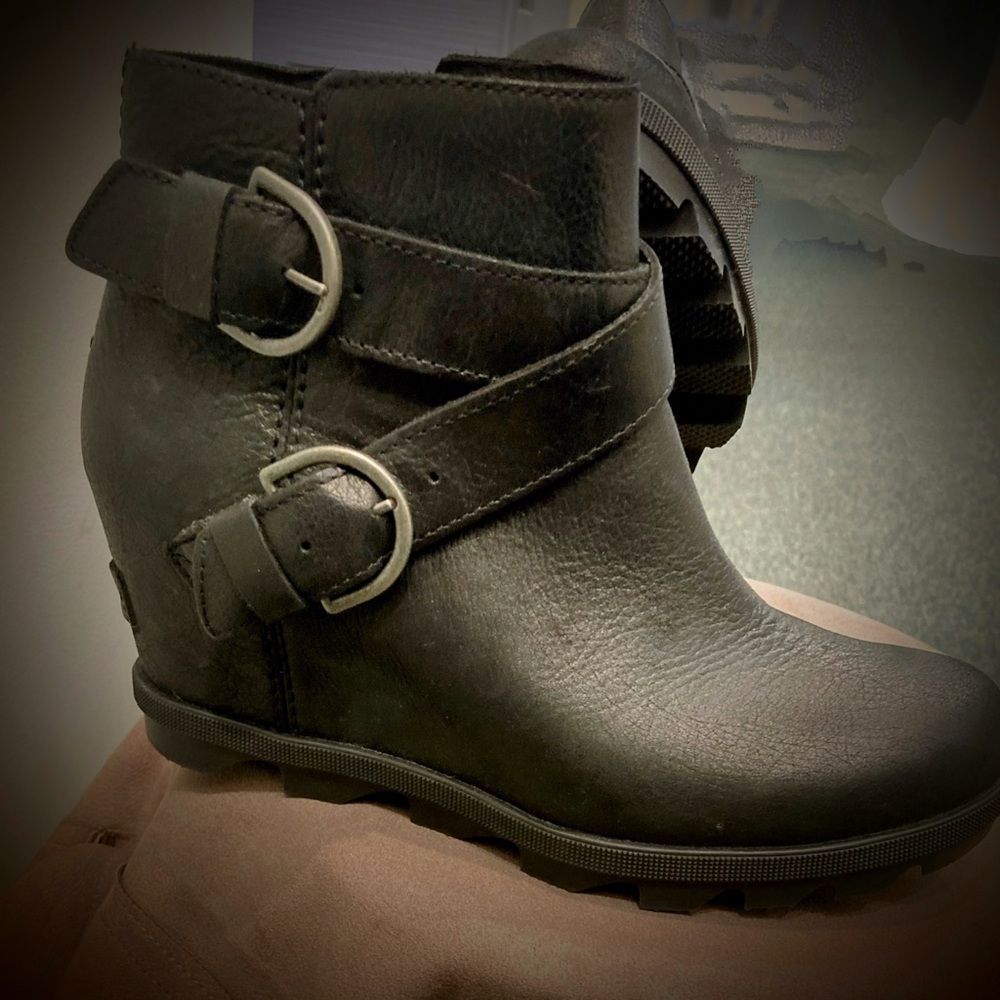Size 7.5 black Sorel ankle boots with hidden wedge heel